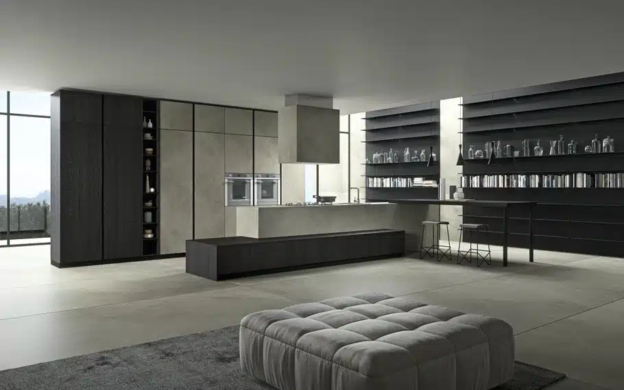 Laminam Calce Tortora tooni plaatide kaasaegne köögilahendus hallide ja mustade pindadega, avar ruum, avatud riiulid ning minimalistlik köögisaal