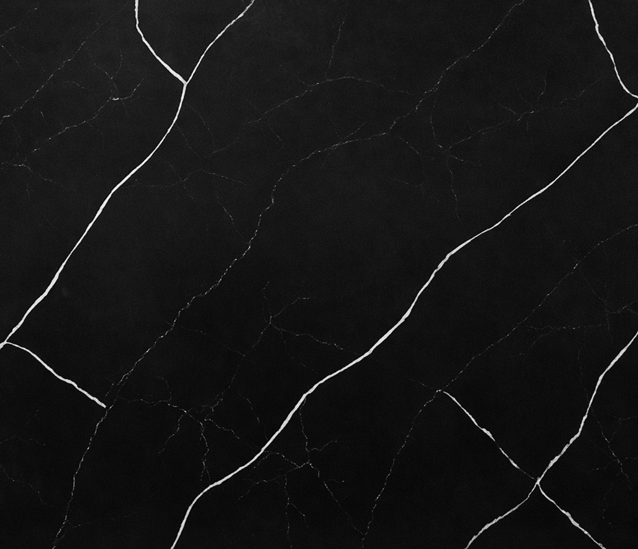 Avant Quartz 7060 Calacatta Mont Saint-Michel: black quartz with dramatic white veining