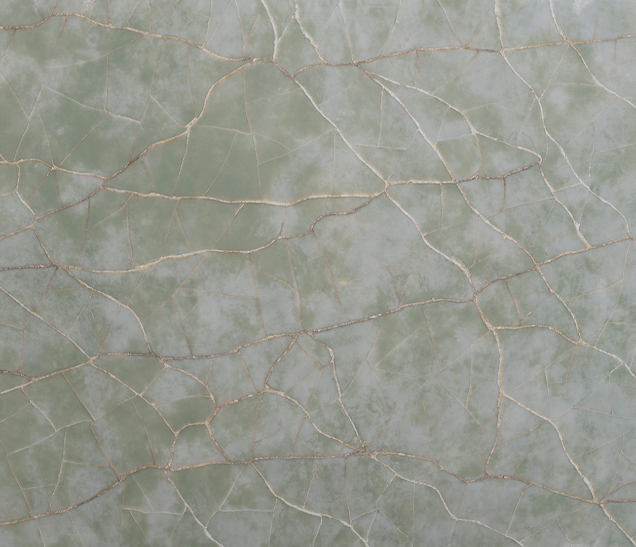 Avant Quartz Chablis with its green-grey surface and golden-brown veining. Marmi Futerno creates custom worktops, sinks, wall cladding and made-to-measure stone solutions.